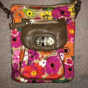 Women’s off the shoulder bag